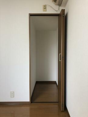 同マンションの別部屋の写真です。