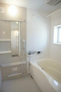 【浴室】１日の終わりは清潔感のある快適な空間で、ゆっくりと疲れを癒してください♪