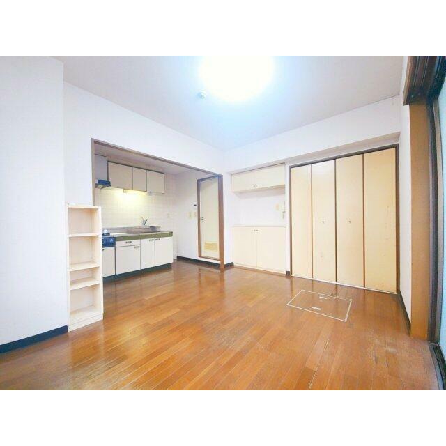 落ち着いて過ごせるお部屋なので、寝室にいかがでしょうか