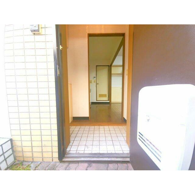 収納もある玄関です