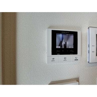 来客はモニターで確認できて安心