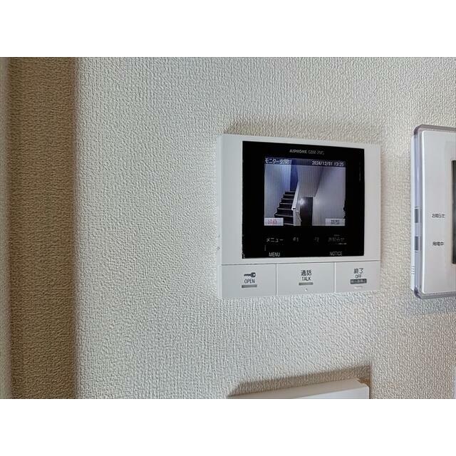 来客はモニターで確認できて安心