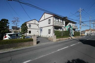 敷地内駐車場全20台　※空状況は別途お問合せ下さい