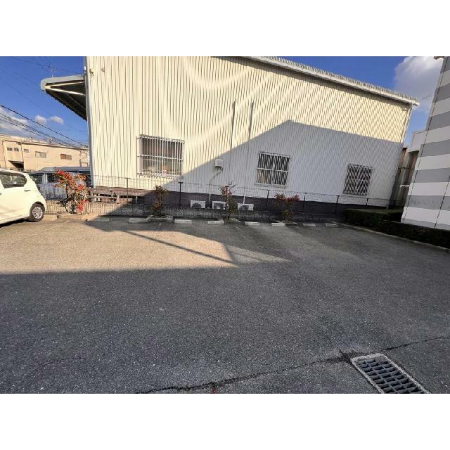 駐車場は別料金となります。