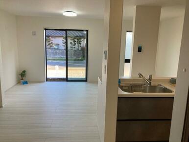 リラックスできる場所だからリビングは家具＆レイアウトにこだわりたい！（1号棟）