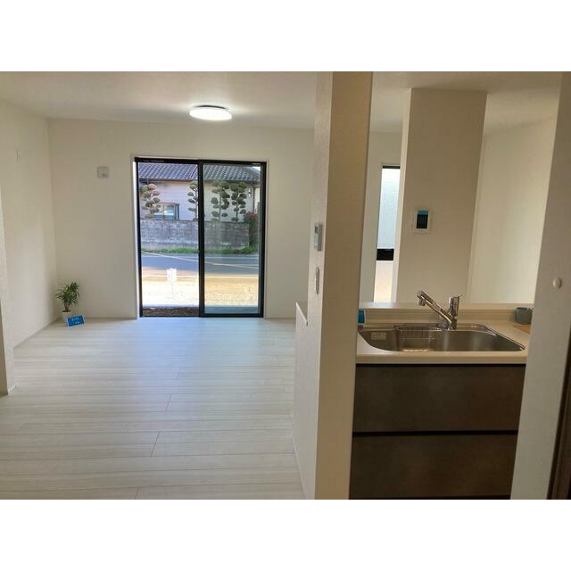 リラックスできる場所だからリビングは家具＆レイアウトにこだわりたい！（1号棟）