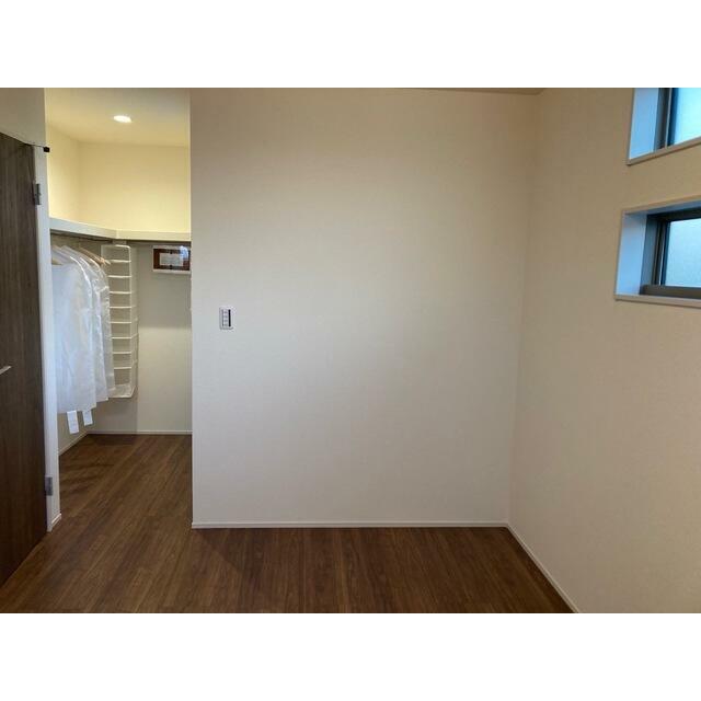 お洋服好きならコーディネートに悩むのも楽しみのひとつ（10号棟）