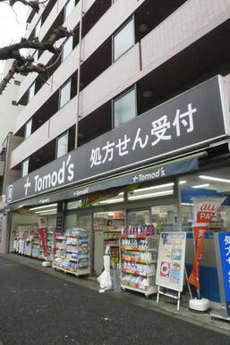 トモズ梅里店