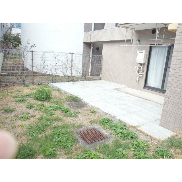 南側で陽当たりのよいテラスです