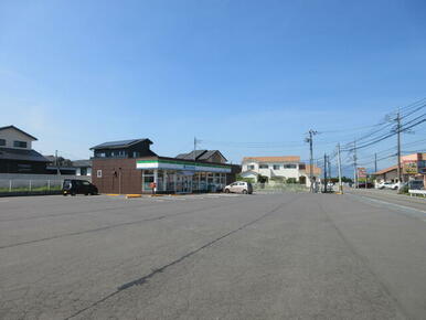 ファミリーマート吉岡下野田店