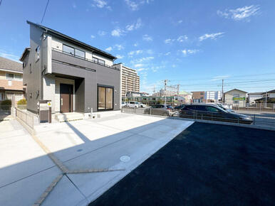 【販売現地】太陽光パネル標準装備♪