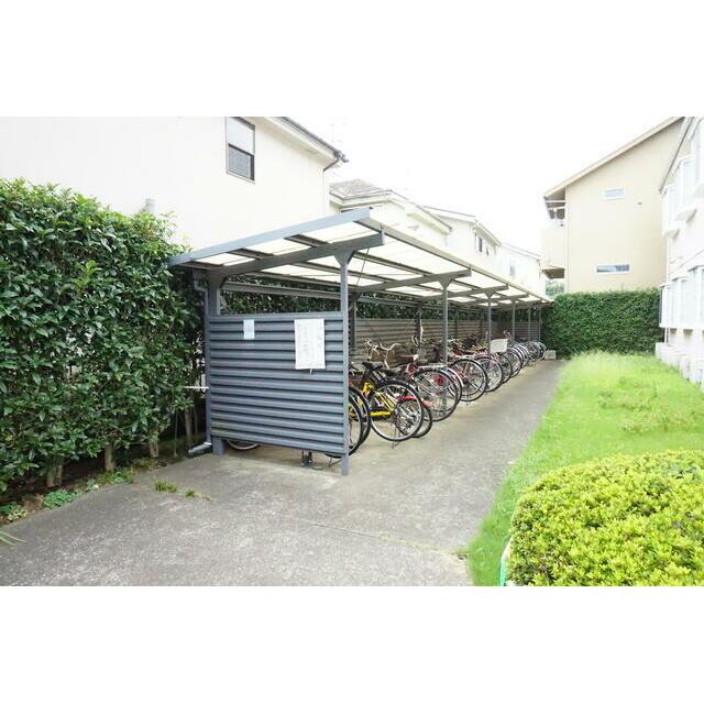 雨の日でも安心して止められる屋根付駐輪場☆