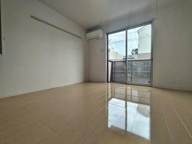 洋室8.1帖の居室