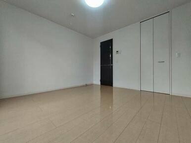 洋室8.1帖の居室