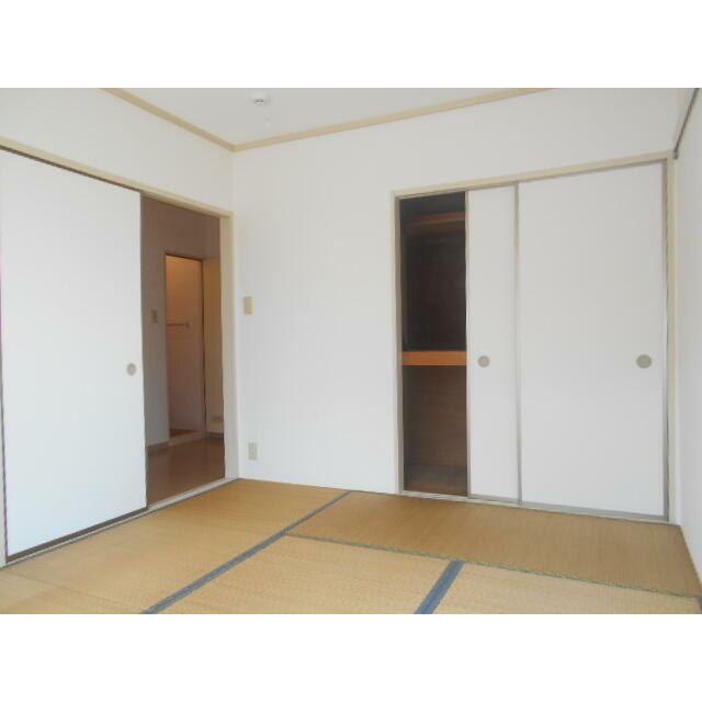 ゆったりとした6帖の和室