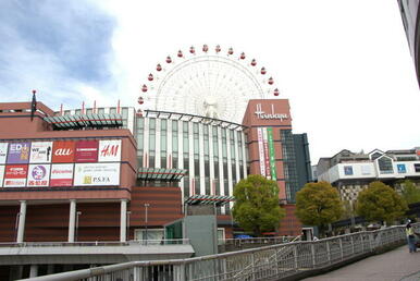 センター北駅前、観覧車