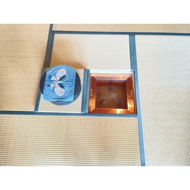 畳の下には炉もあり趣味のお茶を堪能できます。