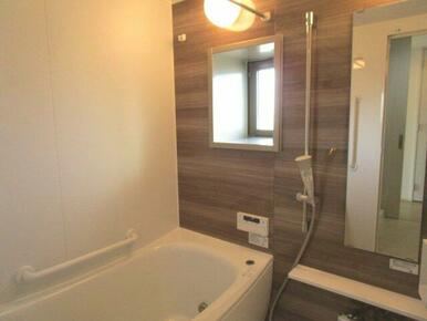 浴室乾燥機付き＆浴室窓