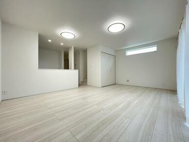 ゆとりある広さと明るさでホッとくつろげるスペースになっています！