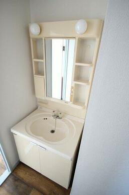 ※同建物ほかのお部屋の写真です。