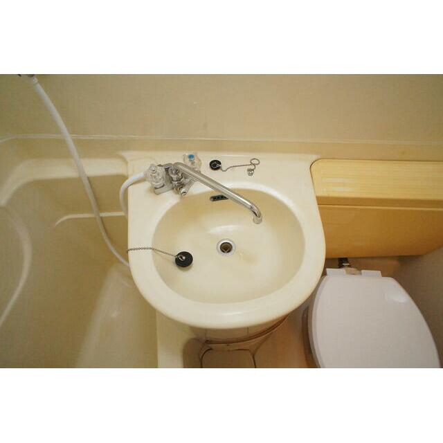 洗面ボウルもついているので、ここで洗顔できますね☆