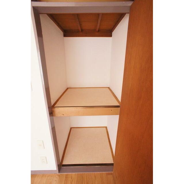 奥行のある収納付です！増えがちな荷物をスッキリ収納できます！