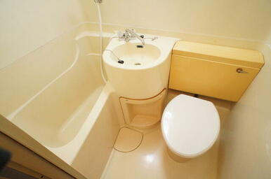 お掃除しやすい☆洗面台付き３点ユニットです☆