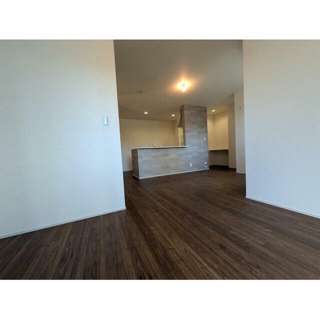 くつろぎスペースとしてはもとより、リビングに学習やテレワークのスペースを設けるご家庭も増えています（7号棟）