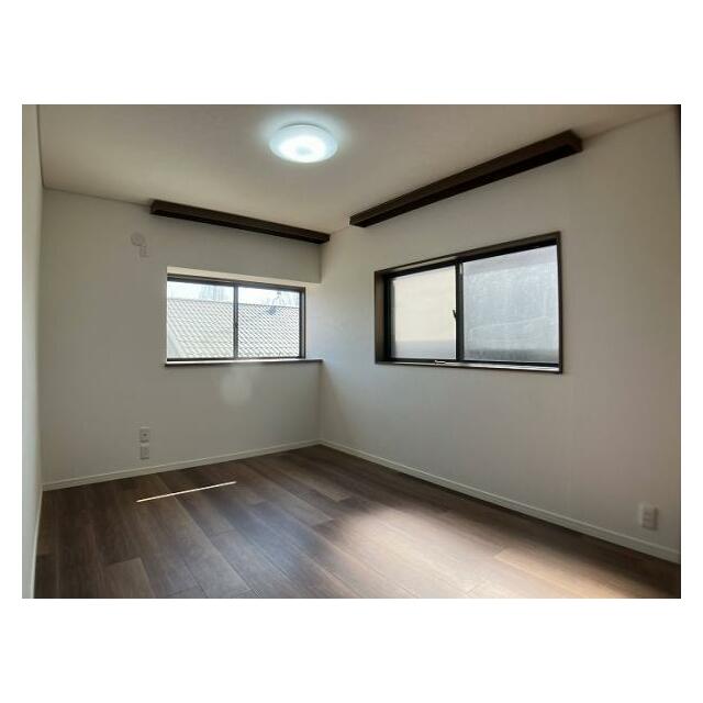 2階洋室約6帖（南側）