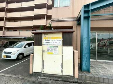 敷地内には専用ゴミ置き場が完備されており、曜日ごとに分別された収集が可能。住民の皆さまが使いやすく、