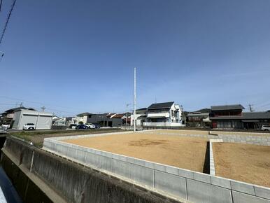 ★Ｄ区画：南面は水路と道路なので、将来に渡り日差しが遮られる事もありません。