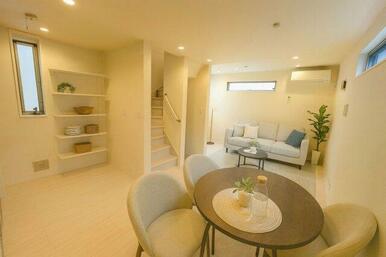 室内写真、家具はＣＧイメージです。