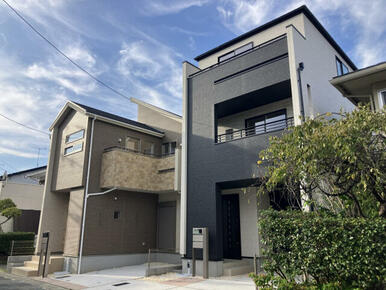 外観 左1号棟（2階建）・右2号棟（3階建）