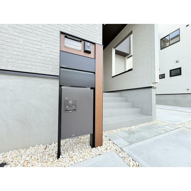 【1・2号棟共通】宅配BOX付き門柱