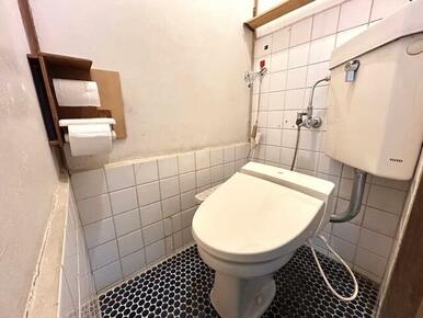 温水洗浄便座付きトイレ