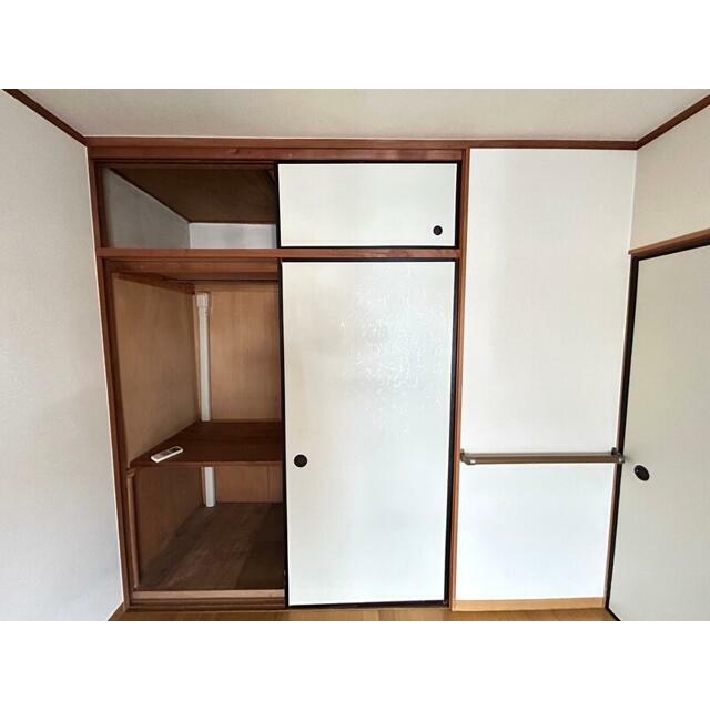 １Ｆ洋室６帖の押入。お荷物スッキリ片付きます♪