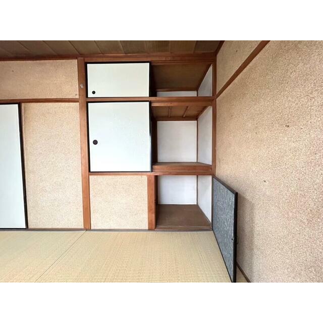２Ｆ東側和室６帖の押入。お荷物スッキリ片付きます♪