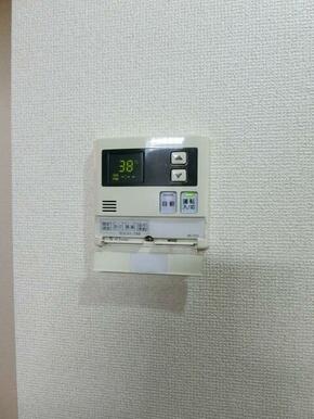 給湯器の温度調整可能です。