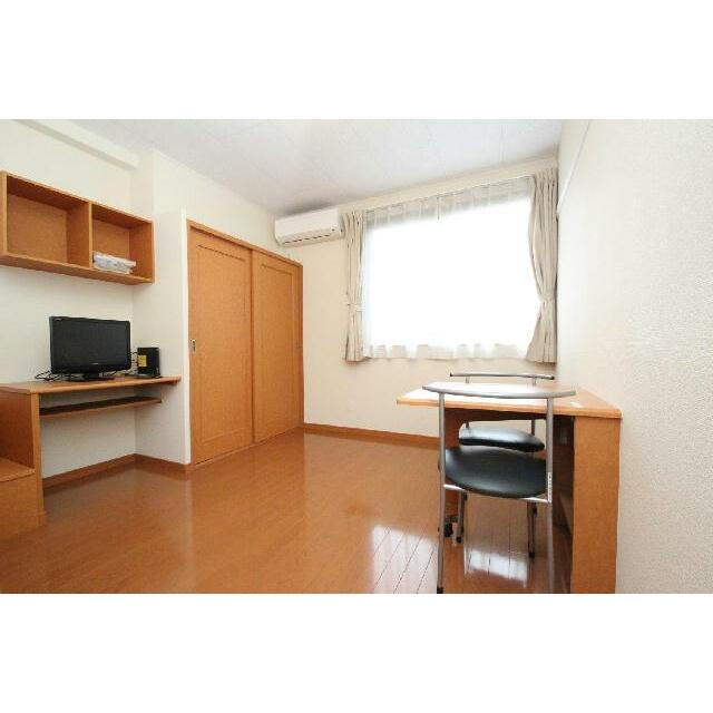 折り畳み式固定テーブル付！