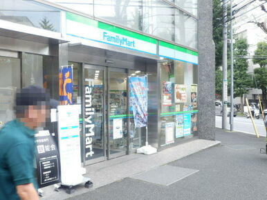 ファミリーマート青葉台駅南店