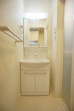 便利な洗髪機能付独立洗面台☆