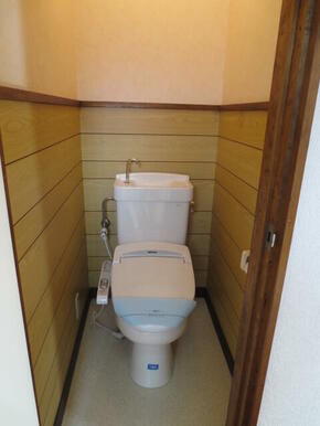 ウォシュレット付。