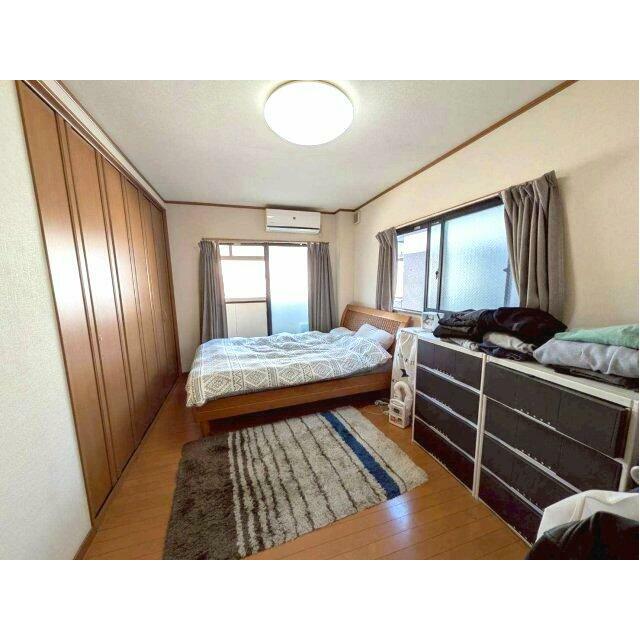 明るい洋室です