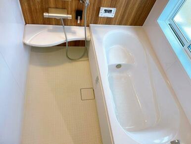 暖房乾燥機能付きのユニットバス♪断熱性の優れた浴槽！