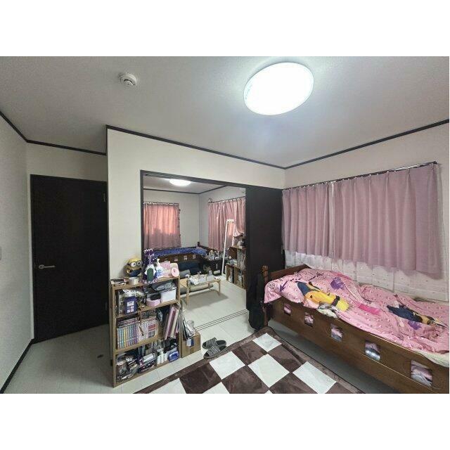 使い勝手のいい洋室です