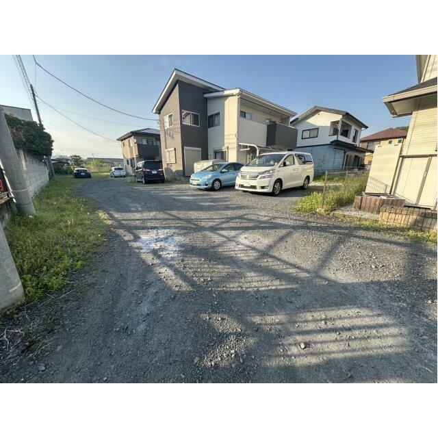 前面道路含む現地写真です