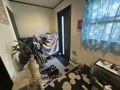 明るい玄関です