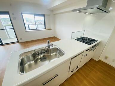 新品交換済みキッチン