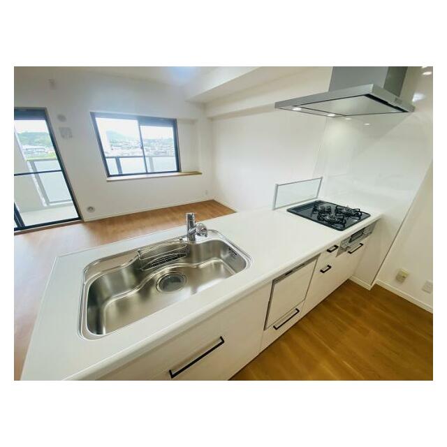 新品交換済みキッチン