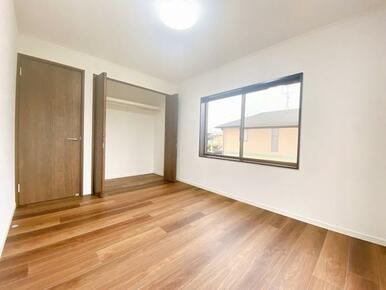 「２階南東洋室」約６帖のお部屋です